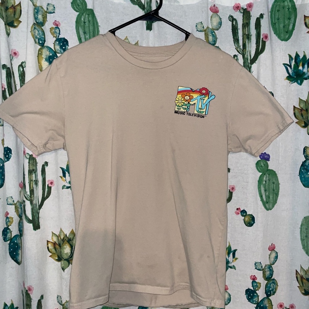 size medium mtv graphic tshirt
